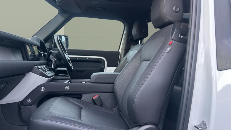 Land Rover Defender 3.0 D250 X-Dynamic SE 90 3dr Auto Diesel Estate